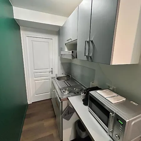 L'elegant Courcelles - Cour Privee - Centre-ville Apartment *
