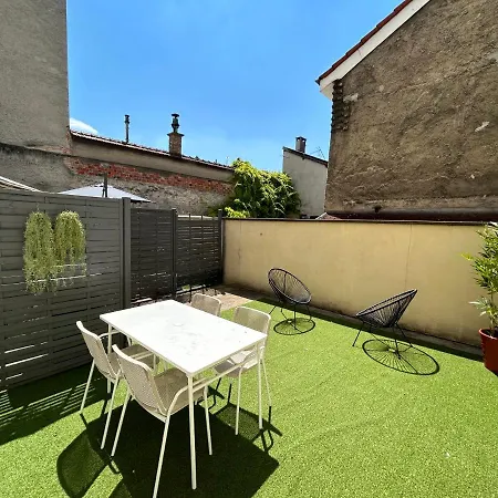 L'elegant Courcelles - Cour Privee - Centre-ville Apartment *
