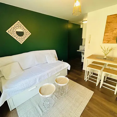 Apartment L'elegant Courcelles - Cour Privee - Centre-ville