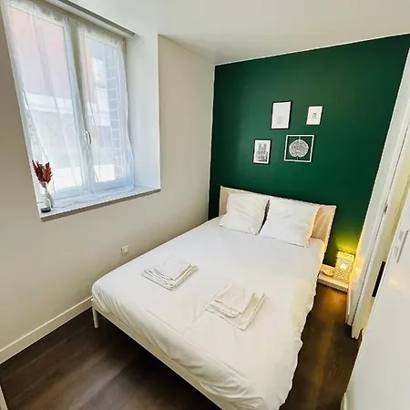 L'elegant Courcelles - Cour Privee - Centre-ville Apartment *